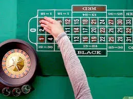 TIN TỨC ÂM NHẠC VEGAS: Boys trở lại phố, Boyz II Men tái hợp cùng Cosmo
